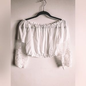NWOT ✌🏽 70’s Crop Top w/ Lace Sleeves